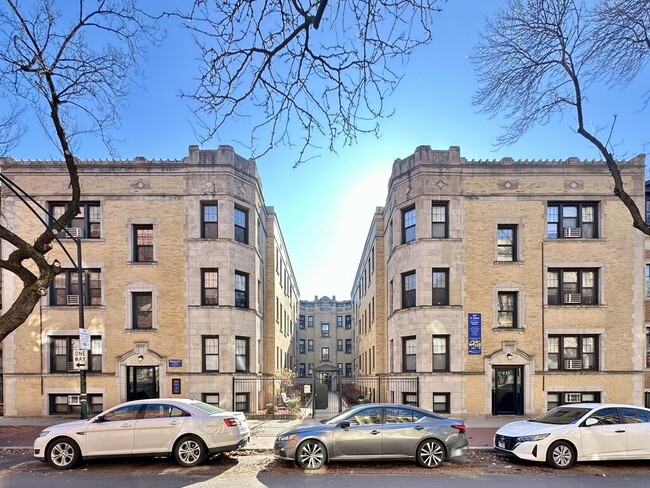 Building Photo - 533 W Belden Ave Unit 403B