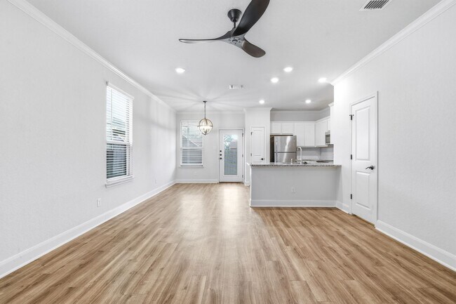 Photo - 10310 Lynwood Branch Unit 102