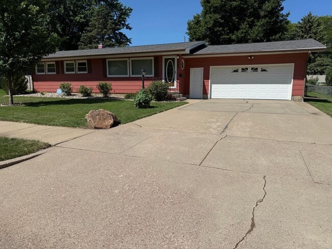 Retro Style Home with Massive Backyard - Retro Style Home with Massive Backyard