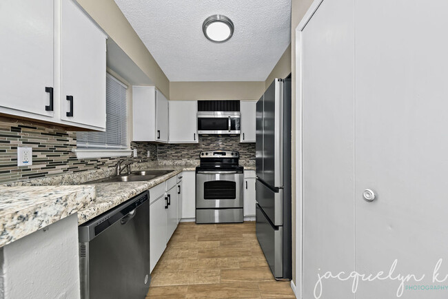 Kitchen with Stainless Steel Appliances - 923 Vance Jackson Rd Condo Unit 1207