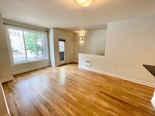 Photo - 1025 NE 125th St