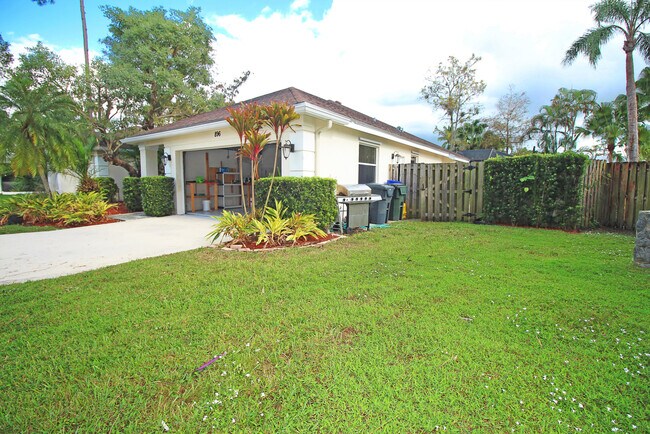 Photo - 896 Rose Ct