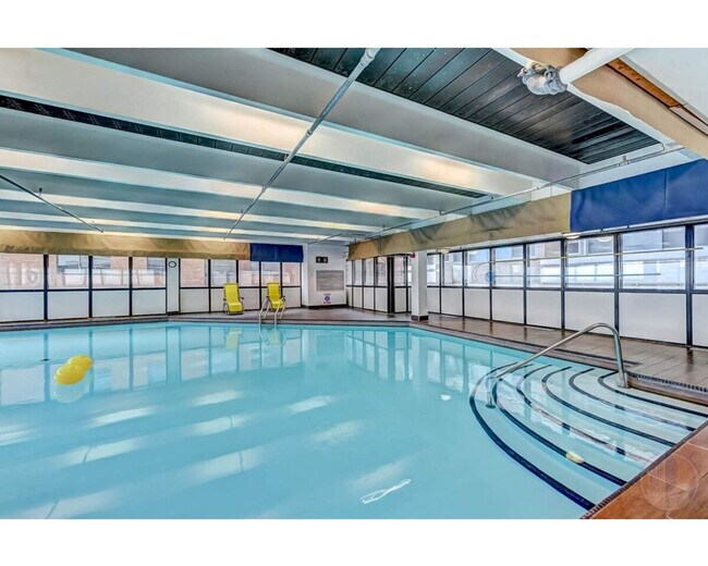 Photo - 1276 Av des Pins O Unit SI ID1364168P