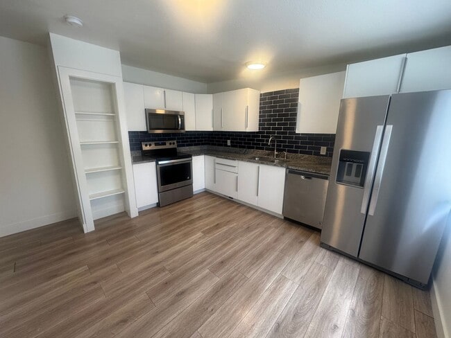 Building Photo - Beautiful home for rent in West Valley City!