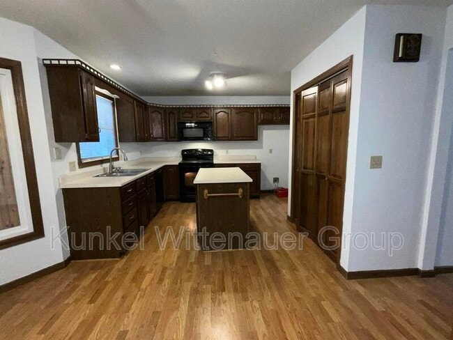 Photo - 2020 Greenbrier Dr