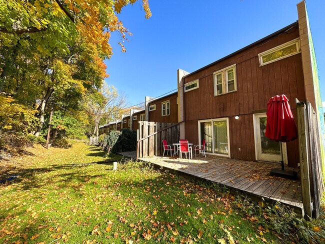 Photo - 120 James St