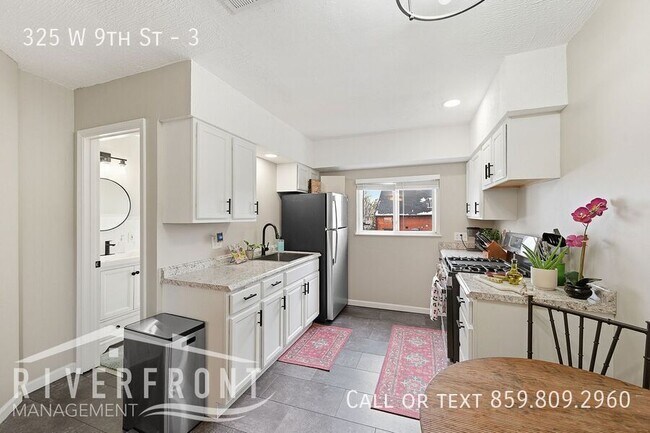 Building Photo - 325 W 9th St Unit 3