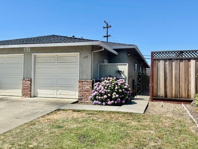 Beautiful Move-In Ready Two Bedroom Two Ba... - Beautiful Move-In Ready Two Bedroom Two Ba... Townhome