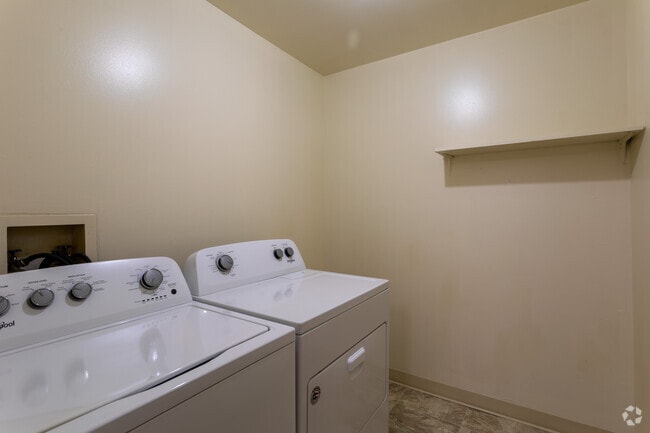 3BR, 2BA - 1200SF