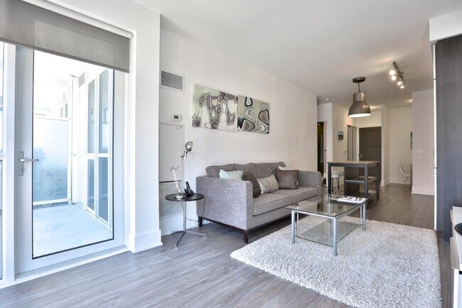 Photo - 325 Front St W Unit ID1022949P