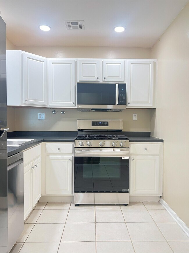 Photo - 131 Clinton Pl Unit 414