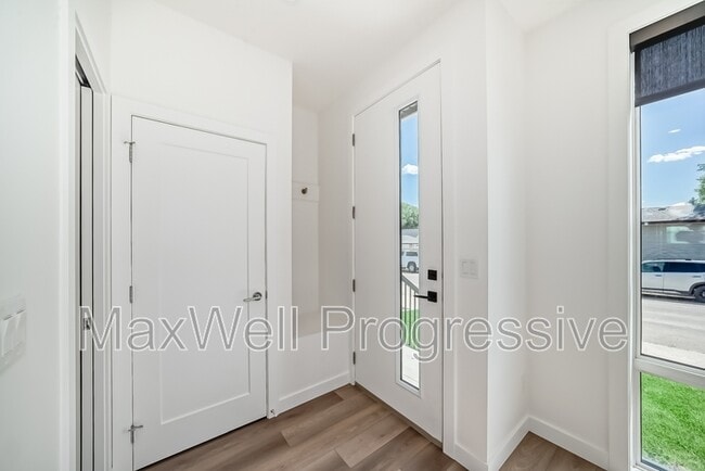 Photo - 7726-7105 105 Ave NW