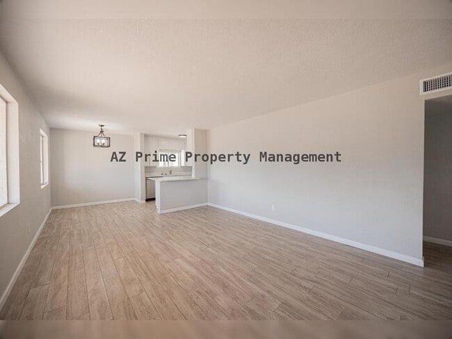 Photo - 1140 W 7th St