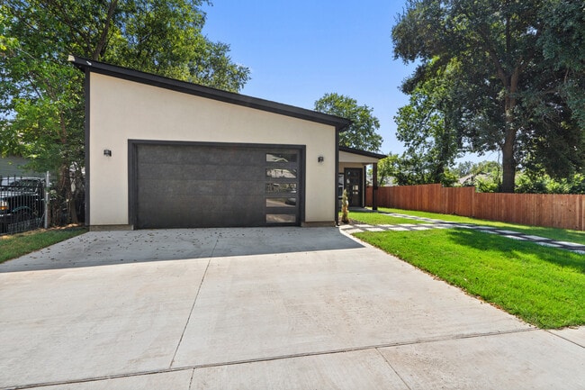 Photo - 2514 Carpenter Ave