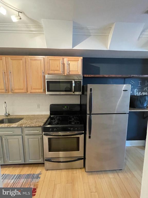 Building Photo - 550 Hobart Pl NW Rental