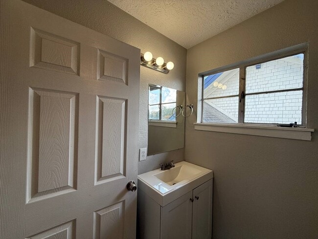 Photo - 2501 Yoakum Blvd Unidad 12