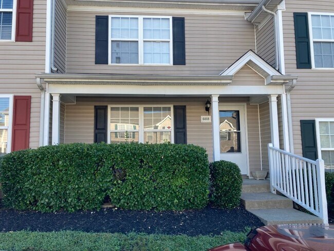 Charming townhome in LaVergne - Charming townhome in LaVergne