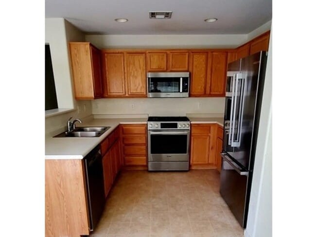 989 Grand Cerritos Ave