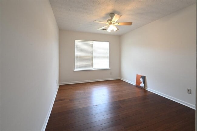 Photo - 3998 Oak Crossing Dr NE