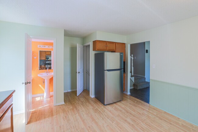 Photo - 156 Sluyter St SE Unit 156