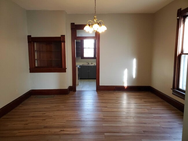 Building Photo - 1105 Ave F Unit 1105 Lower