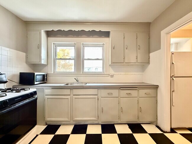 Photo - 879 Broadway