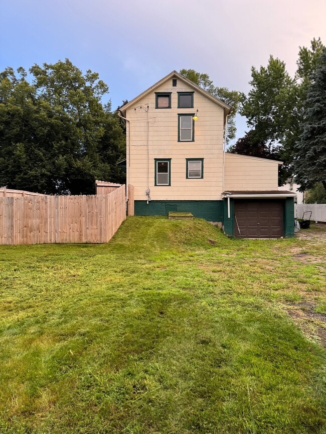Photo - 134 W University St