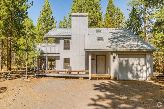 Building Photo - #11 Deer Lane, Sunriver OR 97707 Rental