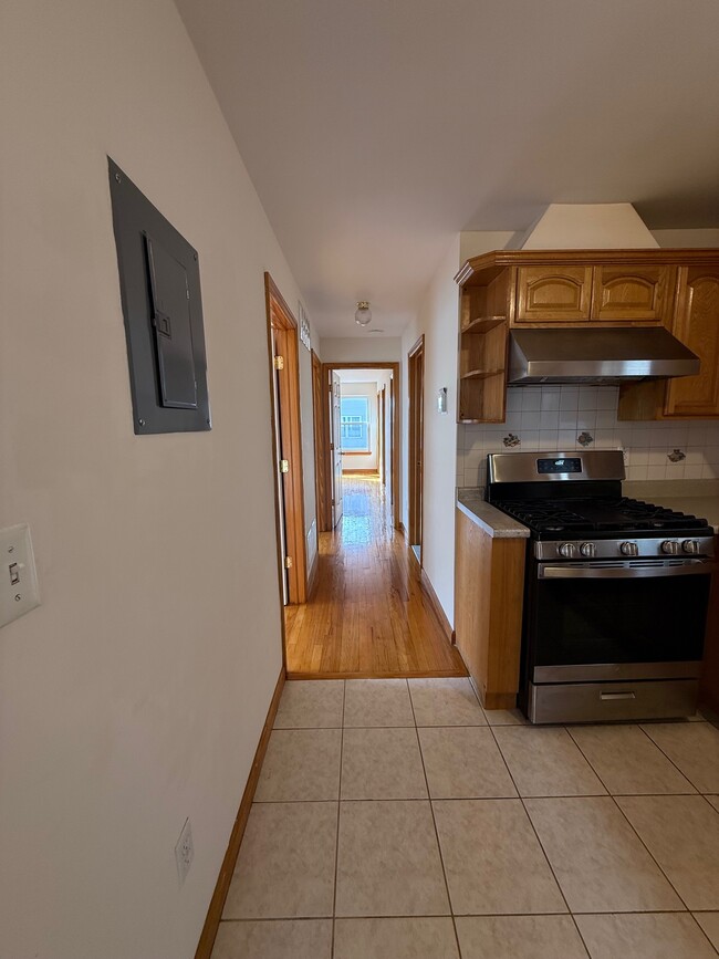 Photo - 725 Jersey St