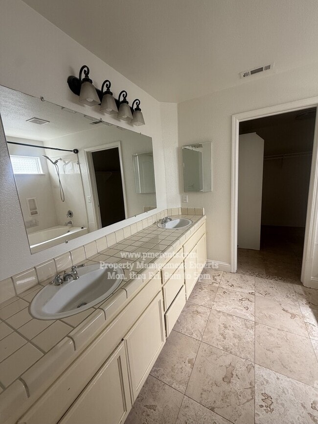 3175 Autumn Chase Cir