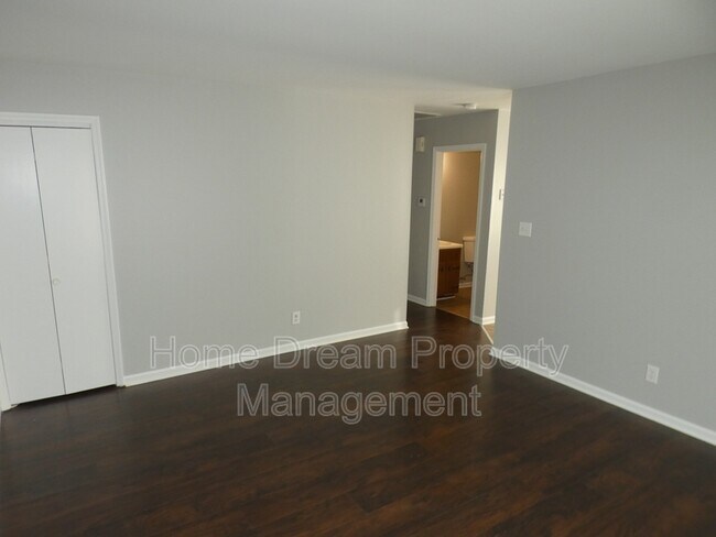 Photo - 1823 Meadow Dr