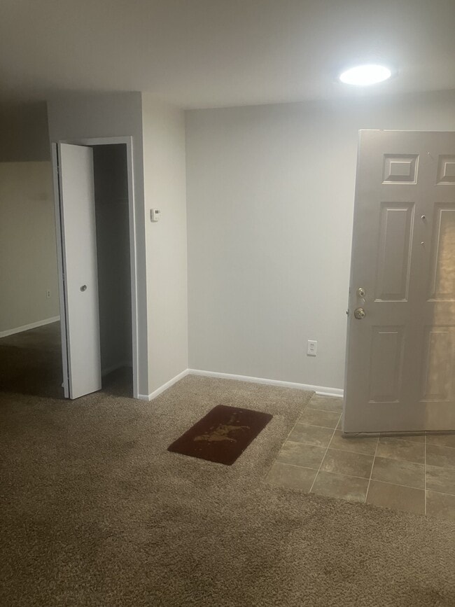 Building Photo - 35711 Alfred St Unit 2