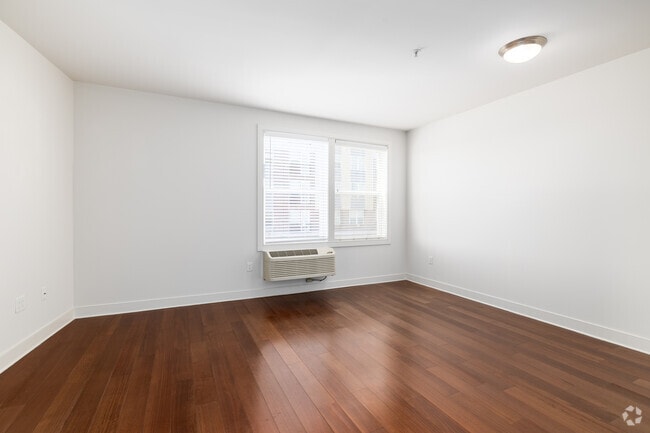 1BR, 1BA - 709SF - Living Area