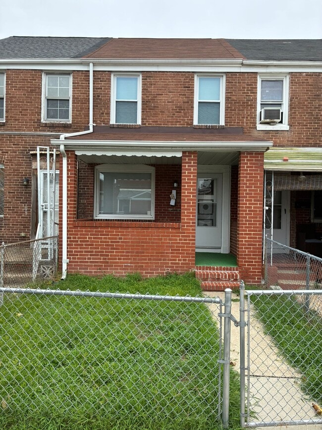 Building Photo - Pine Street Rental