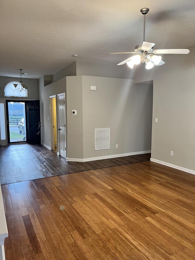 Photo - 4405 Lotus Ln