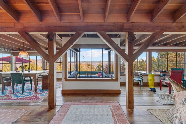 Photo - 4040 Spring Mountain Rd