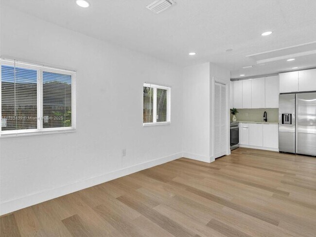 Photo - 3 bedroom in Miami FL 33162