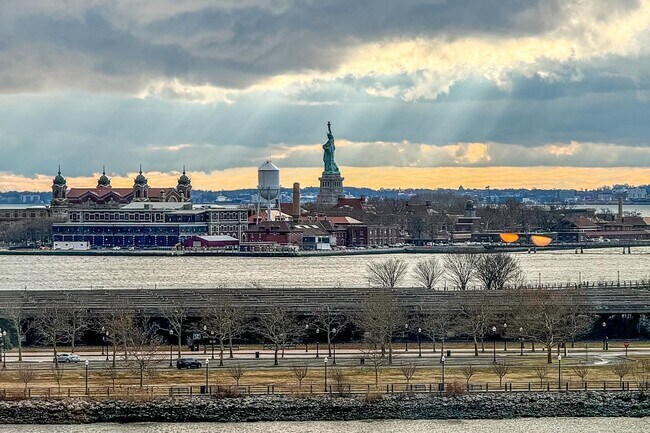 Photo - 25 Hudson St Unit PENTHOUSE 907