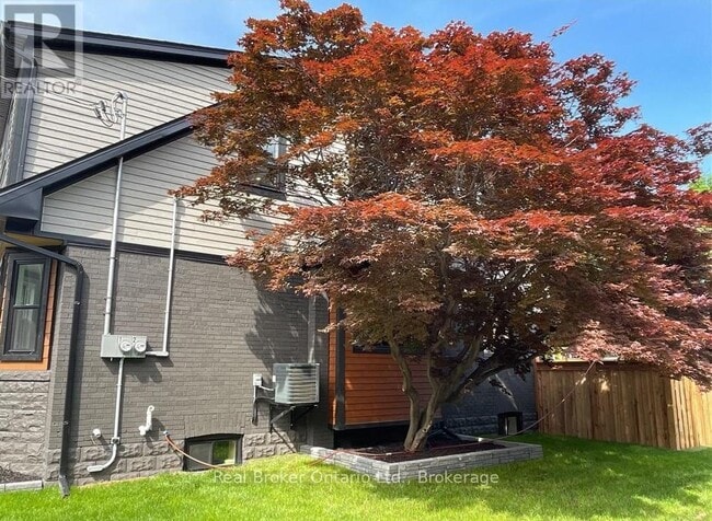 Photo - 58 Rosslyn Ave N