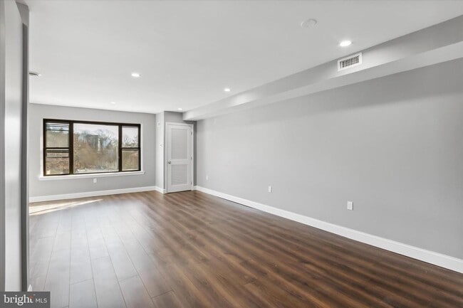 Photo - 296 Greenough St