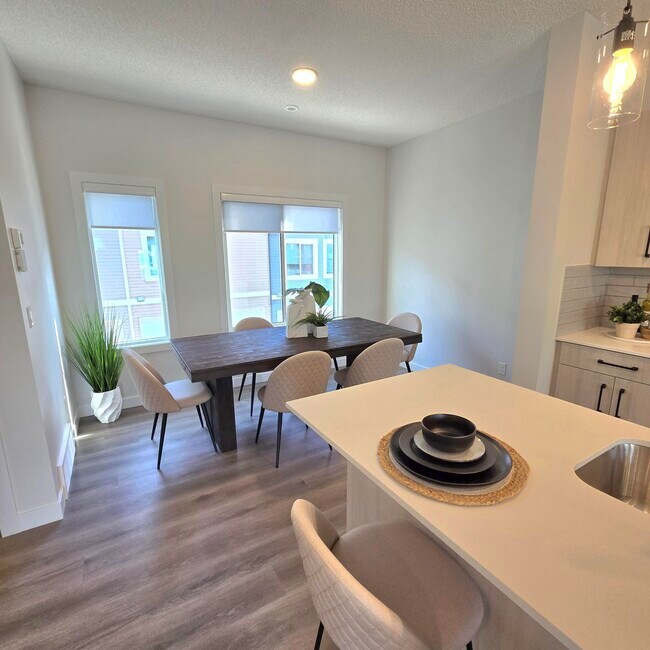 Photo - 3640-139 139 Ave NW Unit 93 / Showsuite