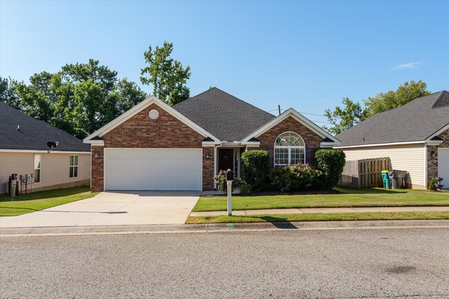 Building Photo - 570 Lory Ln