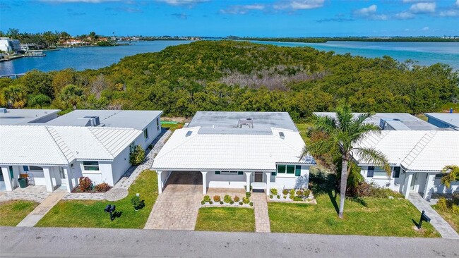 Building Photo - 909 Spanish Dr N