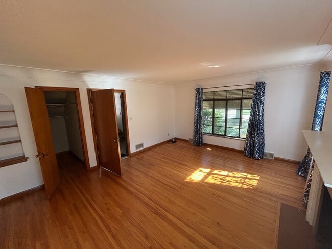 Building Photo - 2677 Powhattan Pky Unit Lower