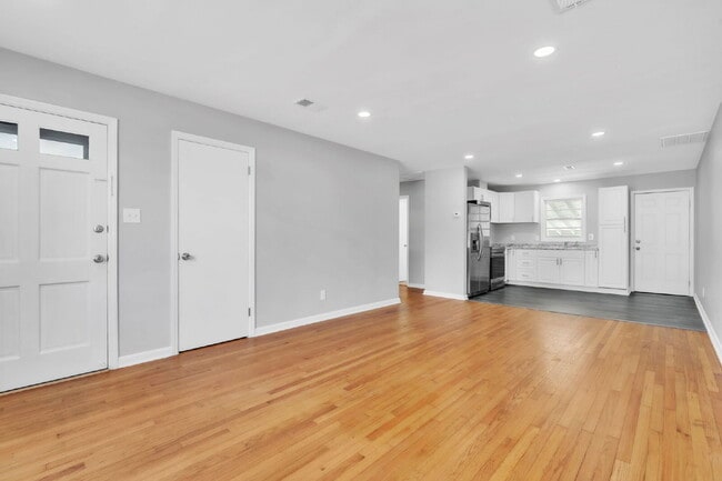 Photo - 2BR/1BA Townhome with Granite Countertops & Carport $1465/mo rent Unidad B