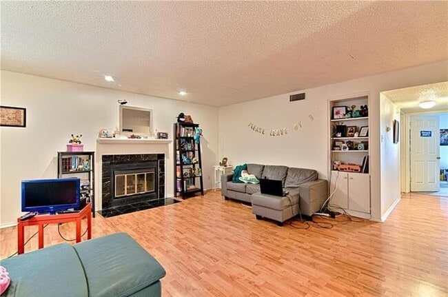 Photo - 2401 Leon St Unit 106