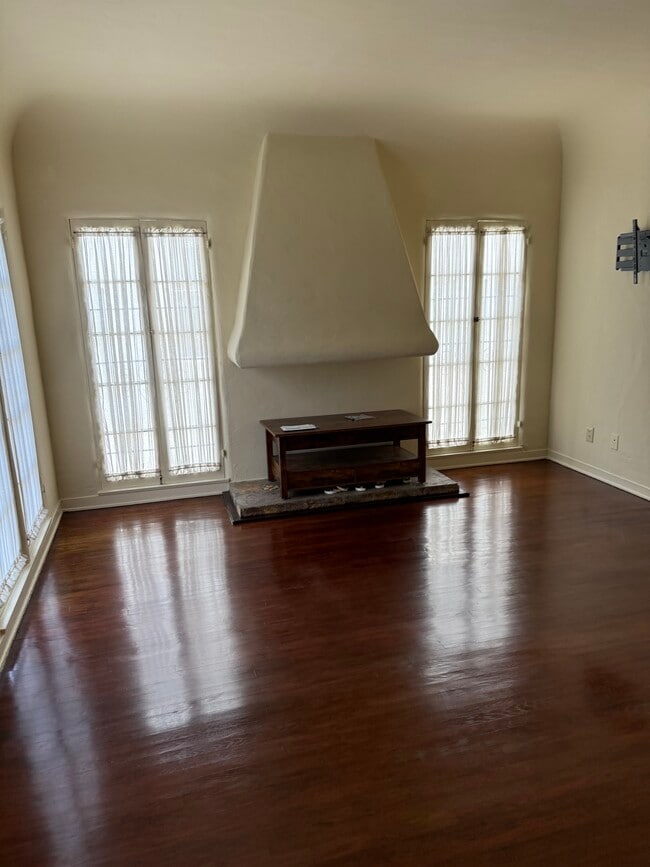 Photo - 906 S Curson Ave Apartments Unit 906 Curson