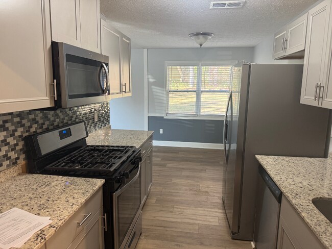 Photo - 530 Bell Rd SE