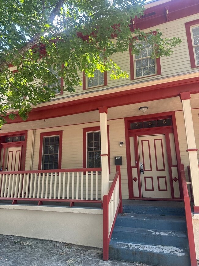 3 BED | 2 BATH | PRIVATE PATIO | WALK TO FORSYTH - 3 BED | 2 BATH | PRIVATE PATIO | WALK TO FORSYTH