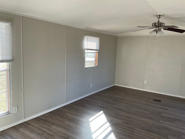 Photo - Lovely three bedroom two bath mobile home located minutes from the Camp Lejeune back gate in Hubert.